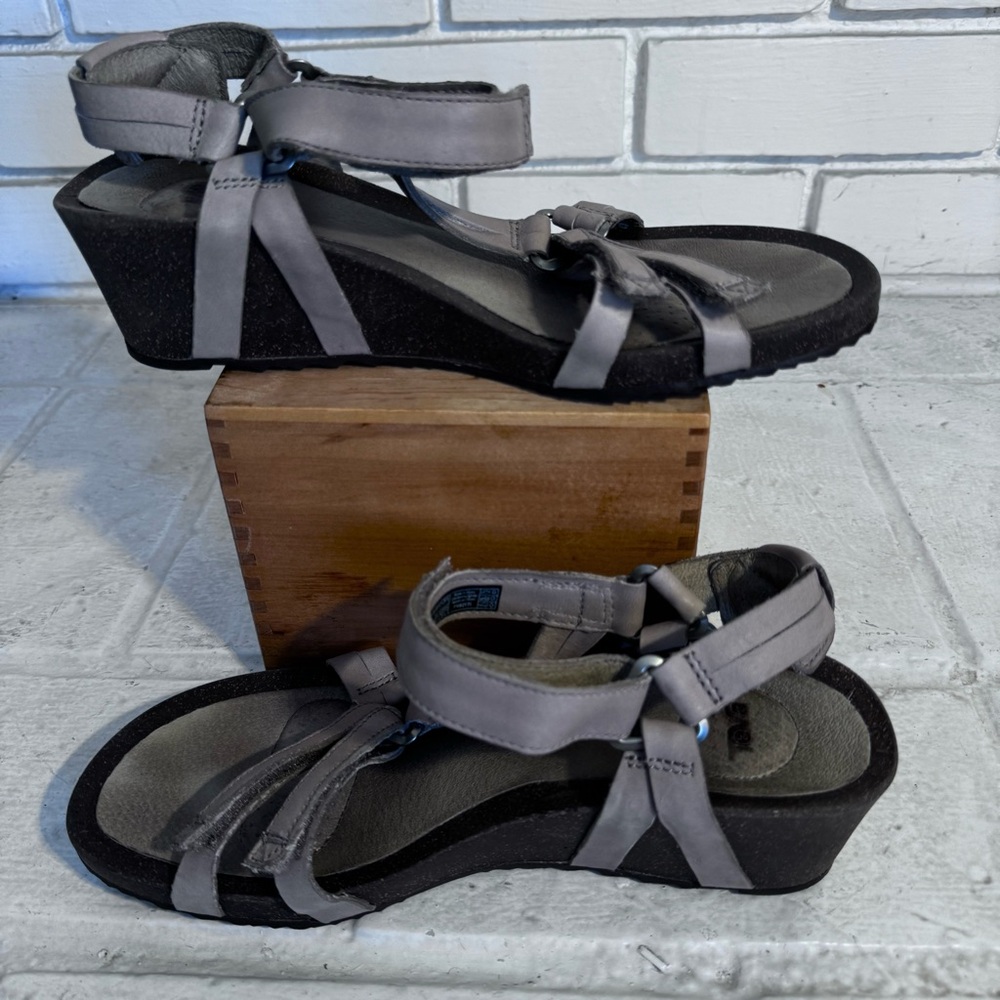Teva Women’s Ysidro Universal Wedge Heel Leather Strappy Sandals Size 8